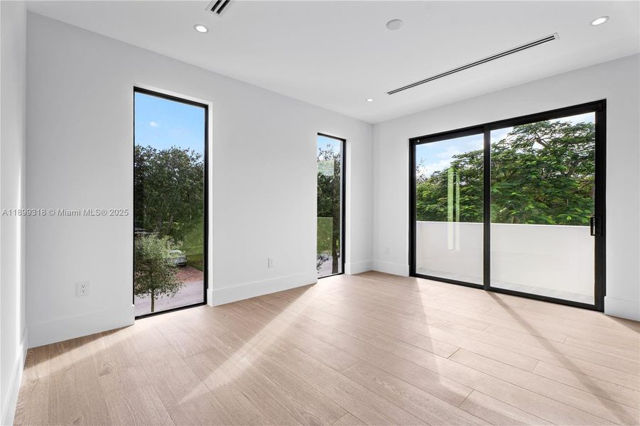 Spacious, unfurnished interior of a new home in , South Miami (Image 21).