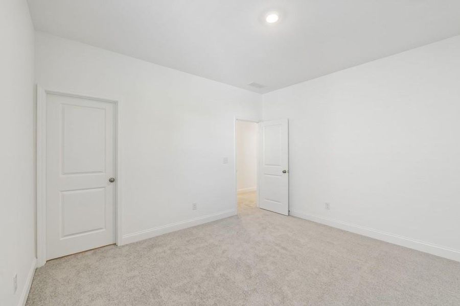 Spacious, unfurnished interior of a new home in Auburn Glen, Dacula (Image 27).