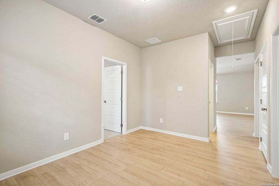 Spacious, unfurnished interior of a new home in Royal Crest, San Antonio (Image 17).