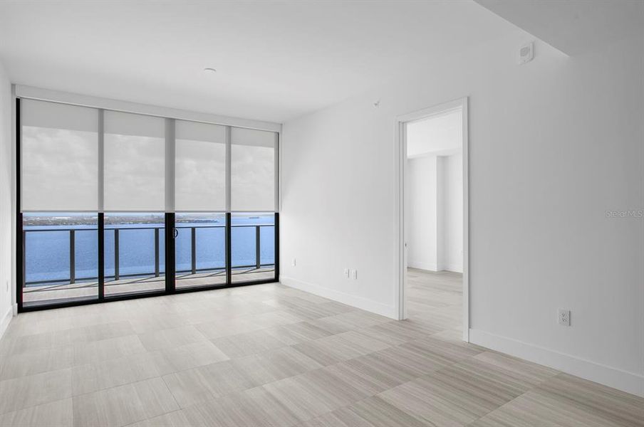 Spacious, unfurnished interior of a new home in , Tampa (Image 29).