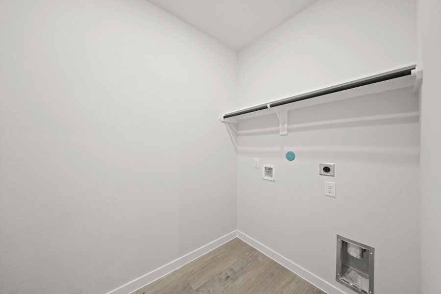 Spacious, unfurnished interior of a new home in Paloma at Sanford Farms, Waller (Image 15).