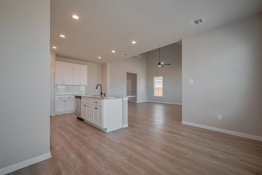 Spacious, unfurnished interior of a new home in La Segarra, Brookshire (Image 43).