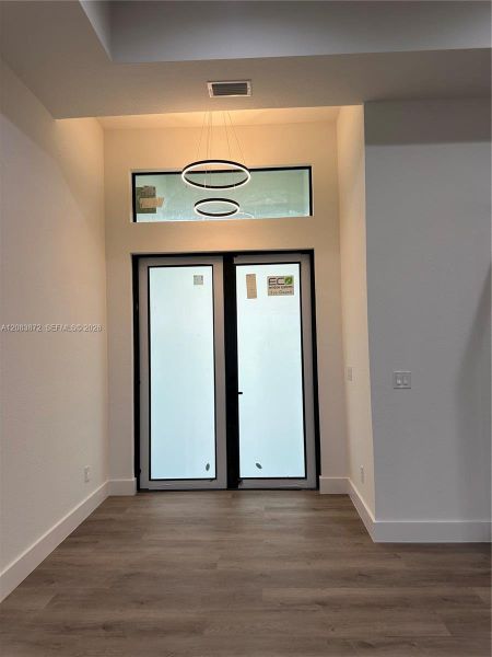 Spacious, unfurnished interior of a new home in , Cape Coral (Image 12).