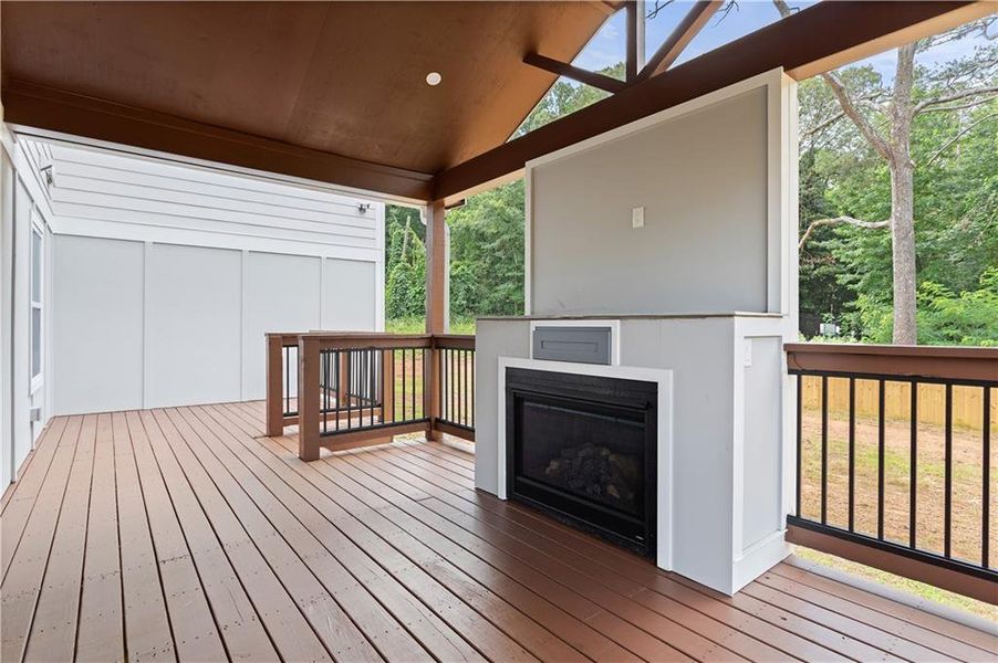 Exterior details and patio area of a home in , Decatur (Image 4).