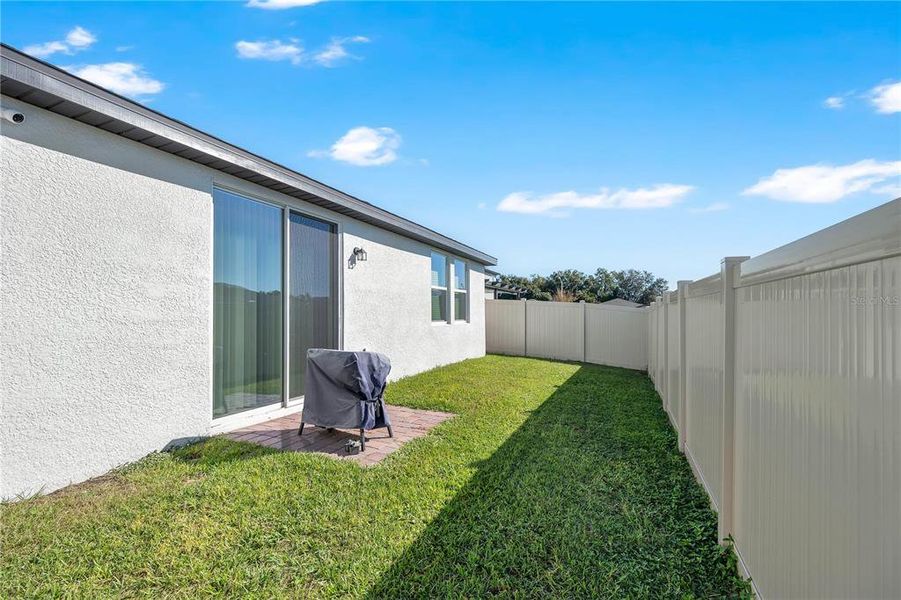 Exterior details and patio area of a home in , Haines City (Image 4).
