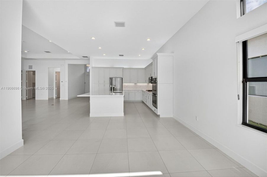Spacious, unfurnished interior of a new home in , Boynton Beach (Image 58).