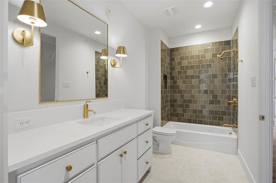Furnished interior view inside a new home in , Dallas (Image 12).