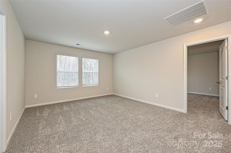 Spacious, unfurnished interior of a new home in Sutter's Mill, Troutman (Image 7).