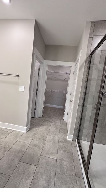 Spacious, unfurnished interior of a new home in Veterans Cove, Murfreesboro (Image 43).