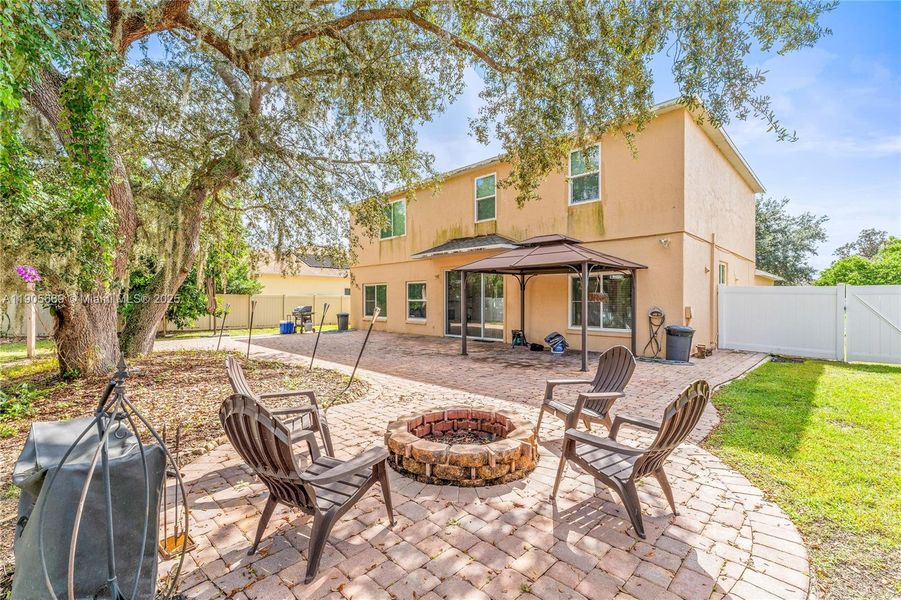 Exterior details and patio area of a home in , Orlando (Image 17). Exterior details and patio area of a home in , Orlando (Image 17).