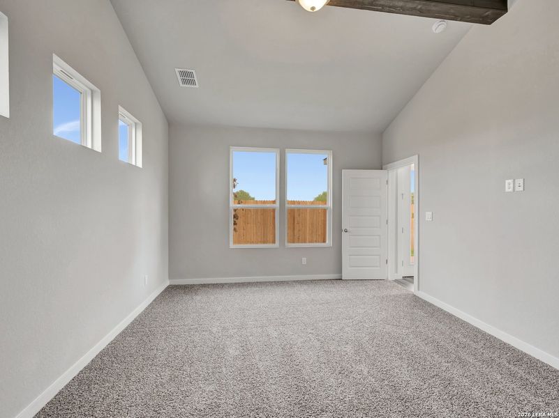 Spacious, unfurnished interior of a new home in Fairway Crossing, San Antonio (Image 15).