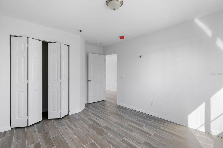 Spacious, unfurnished interior of a new home in , Bradenton Beach (Image 23).