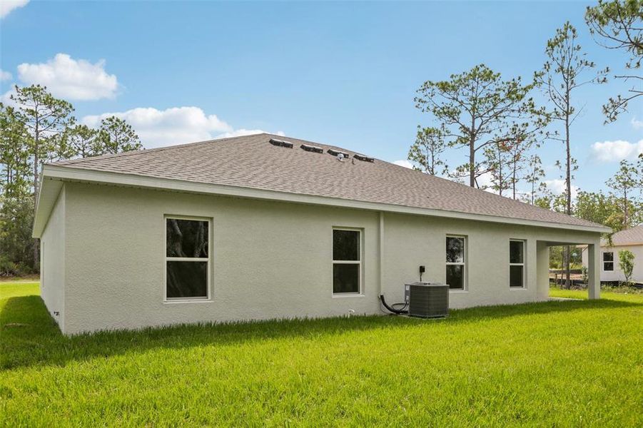 Exterior details and patio area of a home in Sugarmill Woods, Homosassa (Image 10).
