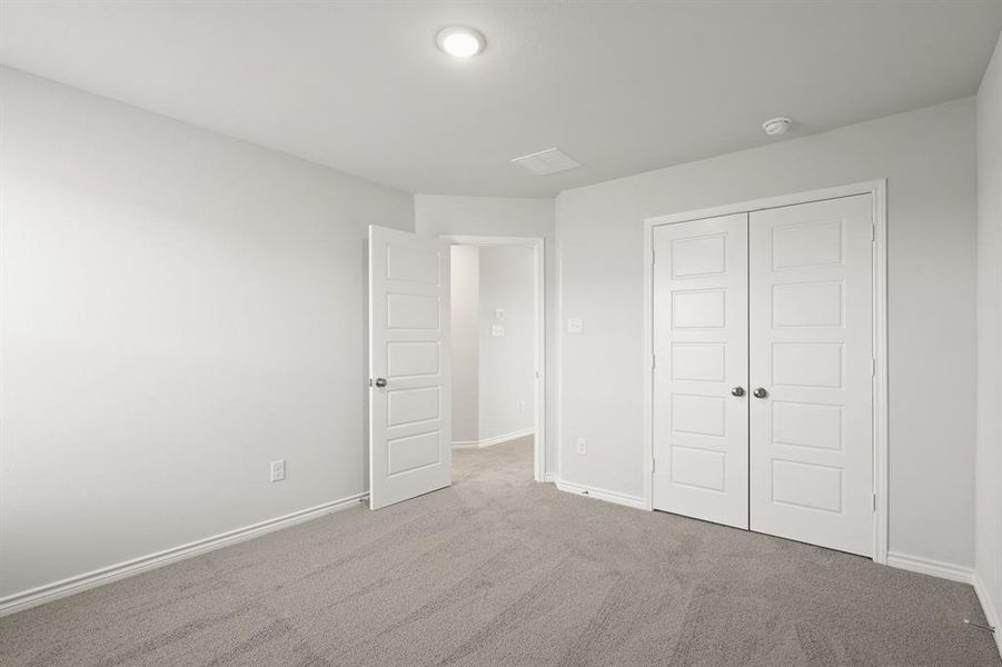 Spacious, unfurnished interior of a new home in Rocky Creek Crossing, Fort Worth (Image 12).