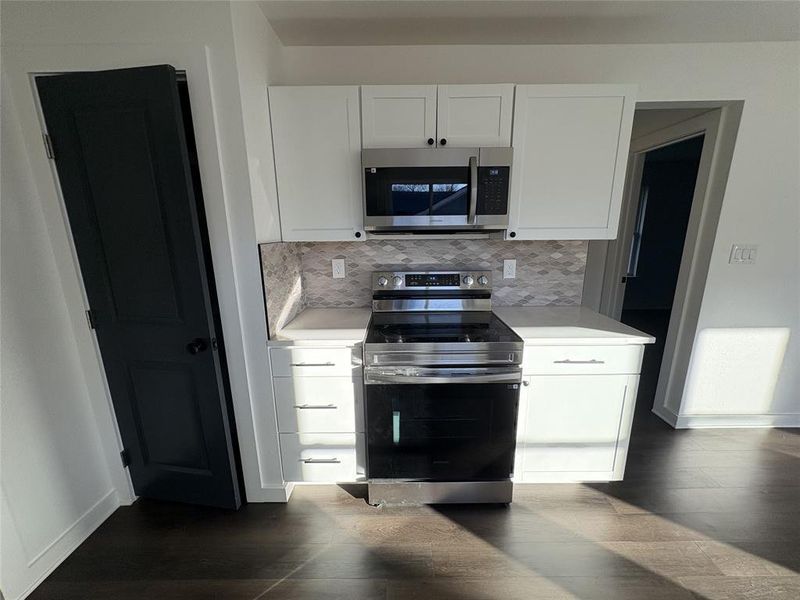 Furnished interior view inside a new home in , Mineola (Image 7).