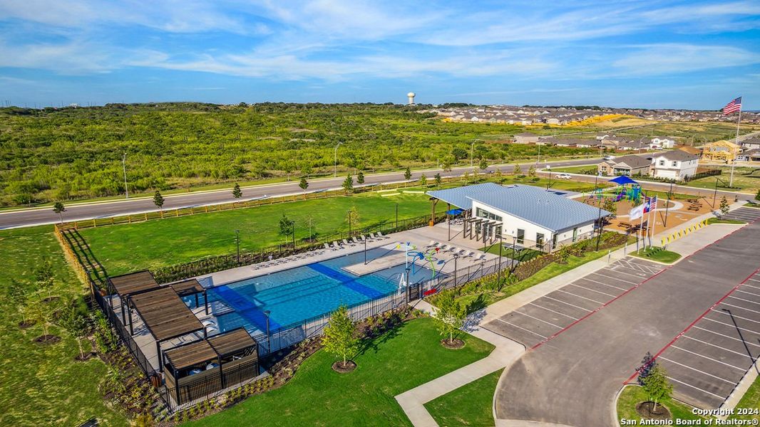 Community amenities in Avenida, Converse (Image 32).