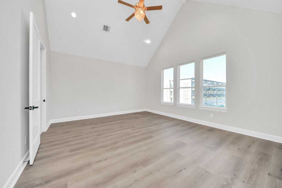 Spacious, unfurnished interior of a new home in , Houston (Image 21).