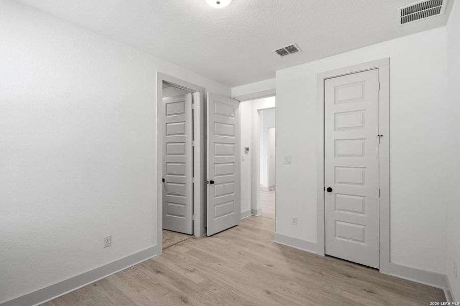 Spacious, unfurnished interior of a new home in Stillwater Ranch, San Antonio (Image 26).