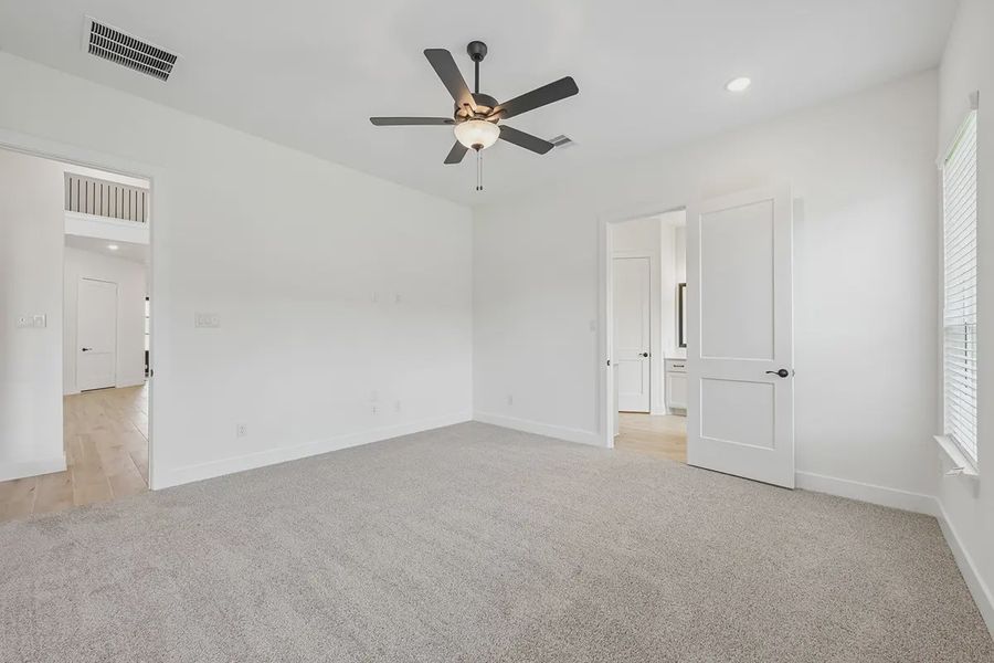 Spacious, unfurnished interior of a new home in Wood Leaf Reserve, Tomball (Image 31). Spacious, unfurnished interior of a new home in Wood Leaf Reserve, Tomball (Image 31).