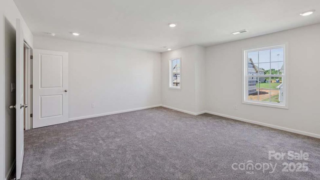 Spacious, unfurnished interior of a new home in Sylvan Creek, Denver (Image 21).