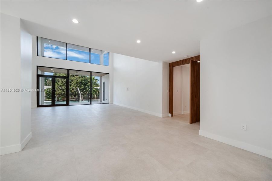 Spacious, unfurnished interior of a new home in , Fort Lauderdale (Image 58).