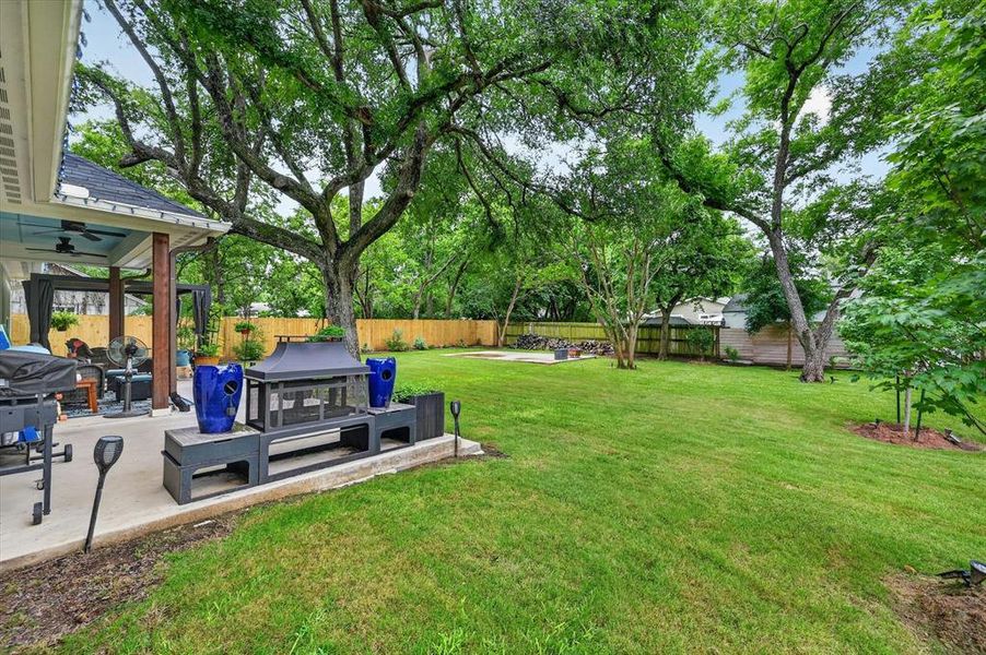 Exterior details and patio area of a home in , Cleburne (Image 4).
