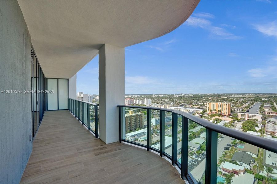 Condo located in Pompano Beach, FL showcasing its design and architecture (Image 26).