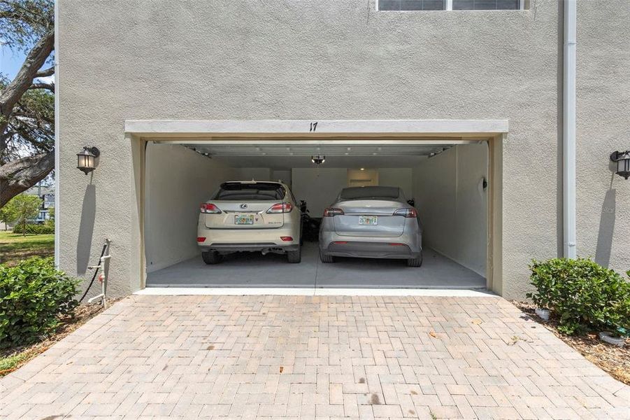 Exterior details and patio area of a home in Townes at Manhattan Crossing, Tampa (Image 4).