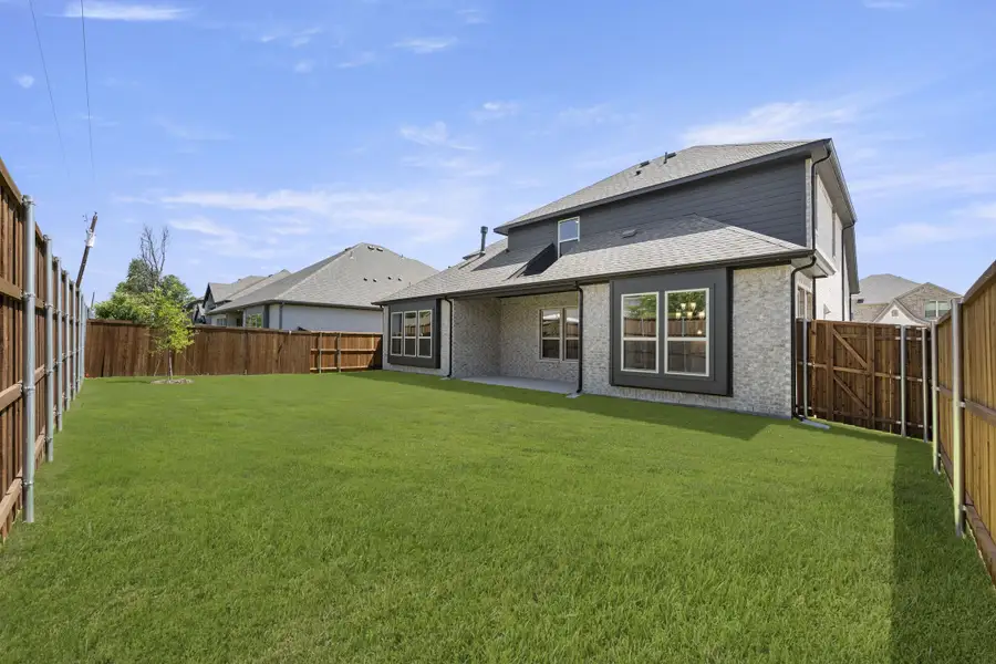 Exterior details and patio area of a home in Lake Shore Village, Rowlett (Image 4).