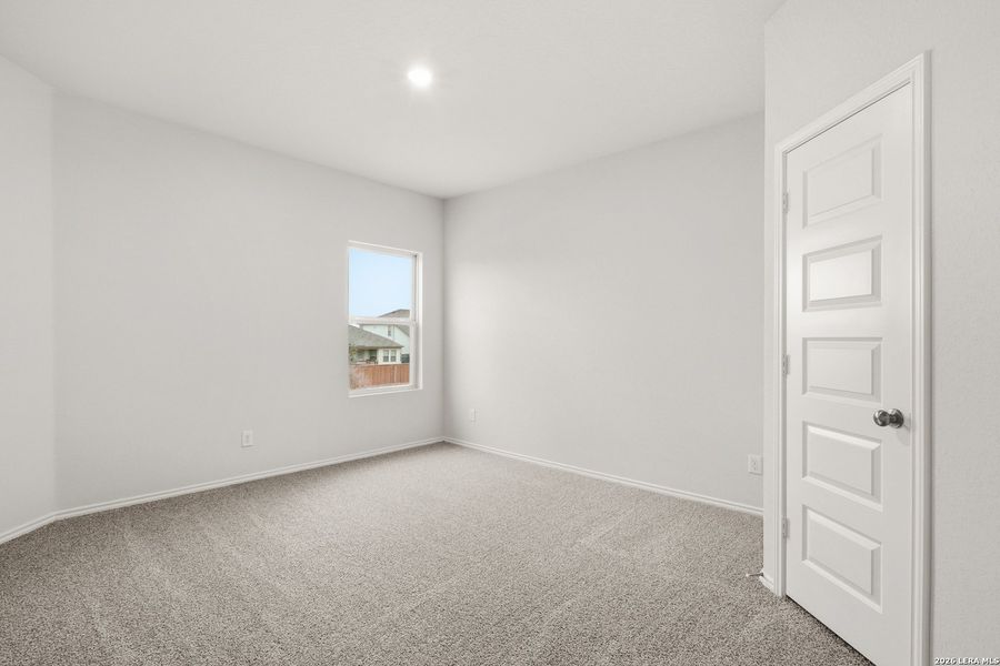 Spacious, unfurnished interior of a new home in Blue Ridge Ranch, San Antonio (Image 12).