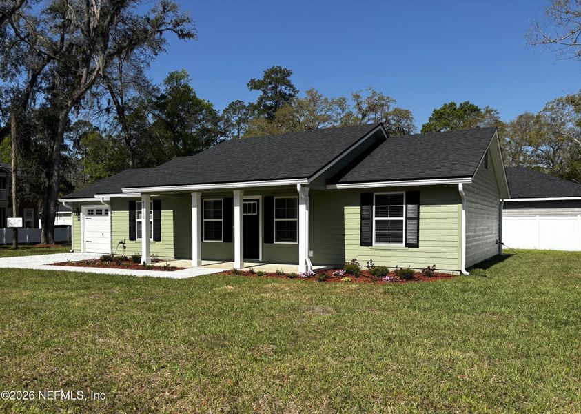 Exterior details and patio area of a home in , Callahan (Image 3).