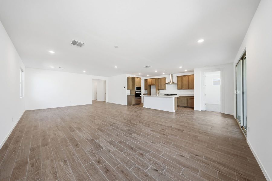 Spacious, unfurnished interior of a new home in Tierra Vistoso, Surprise (Image 8).