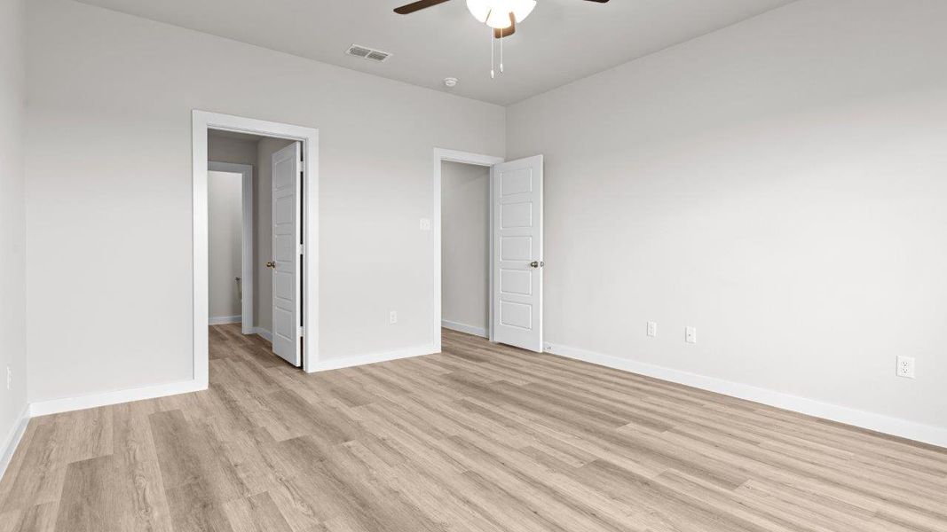 Spacious, unfurnished interior of a new home in Heritage Parks, Abilene (Image 11).