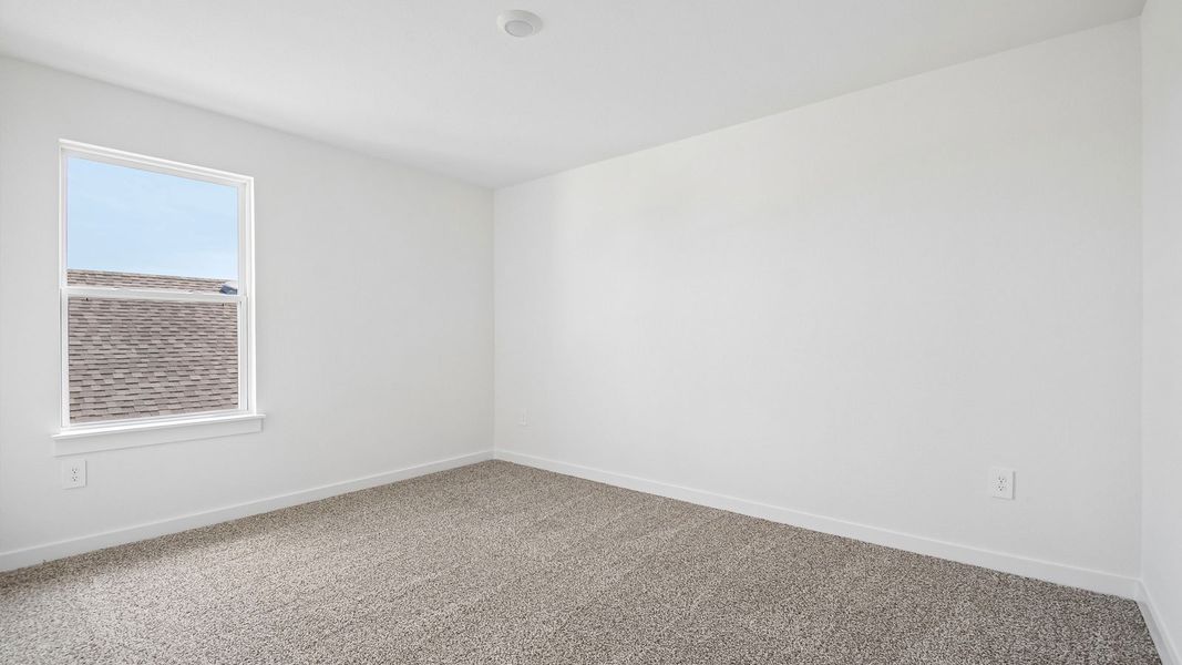 Spacious, unfurnished interior of a new home in Rosenbusch Ranch, Leander (Image 31).