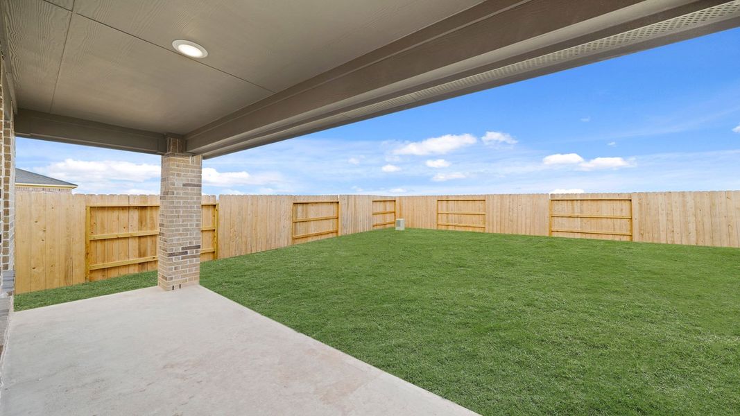 Exterior details and patio area of a home in Sunterra Lakes, Brookshire (Image 3).