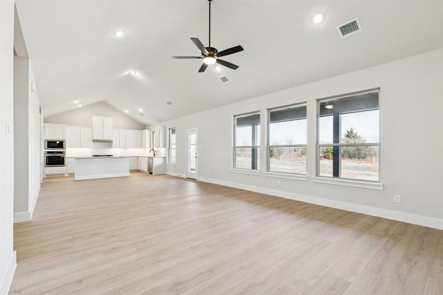 Spacious, unfurnished interior of a new home in Ellis Ranch Estates, Waxahachie (Image 24).