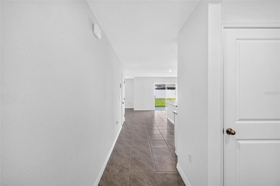 Spacious, unfurnished interior of a new home in , Tampa (Image 19).