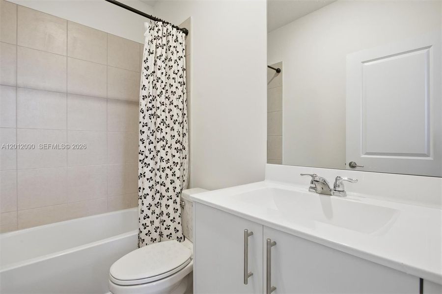Furnished interior view inside a new home in , Homestead (Image 20).
