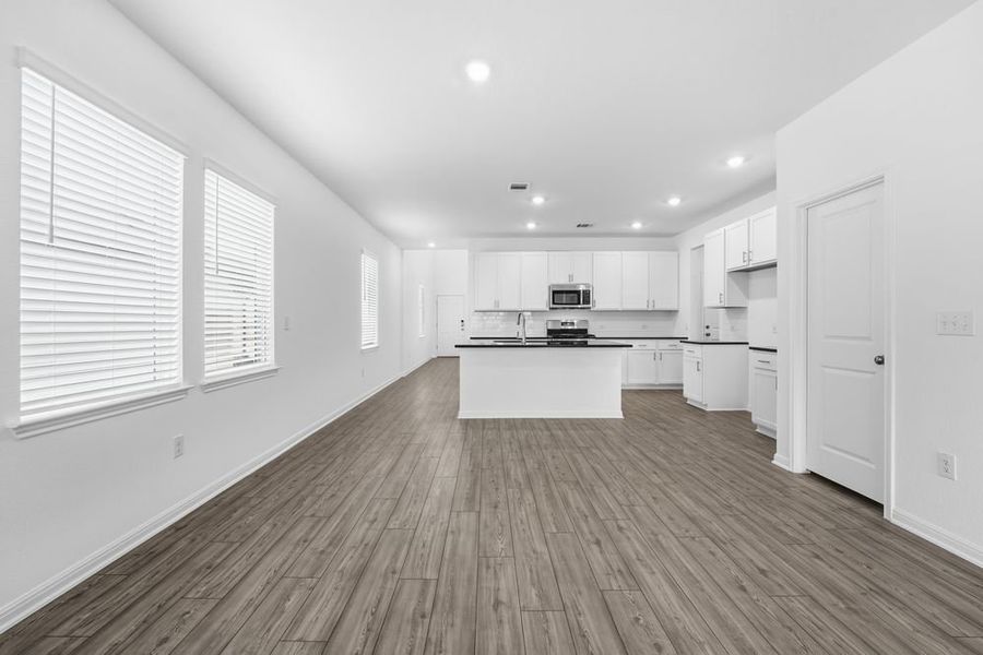 Spacious, unfurnished interior of a new home in Longview 40s, Del Valle (Image 12).