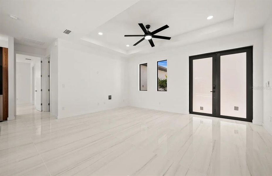 Spacious, unfurnished interior of a new home in , Cape Coral (Image 18).