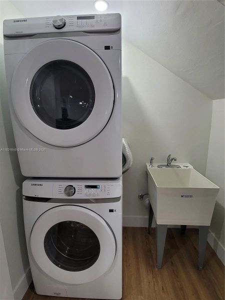 Image 28 of a home in . Image 28 of a home in .