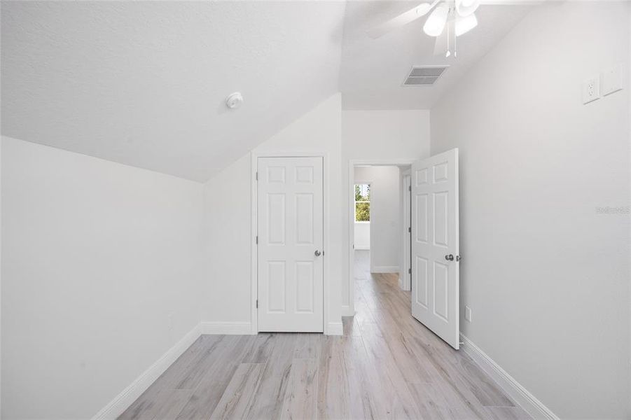 Spacious, unfurnished interior of a new home in , Plant City (Image 23).