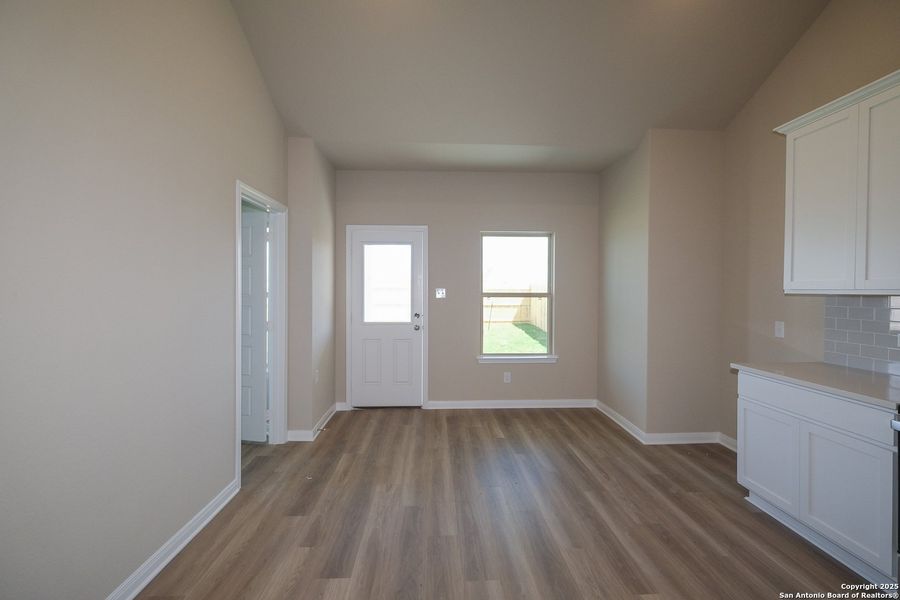 Spacious, unfurnished interior of a new home in Park Place, New Braunfels (Image 27).