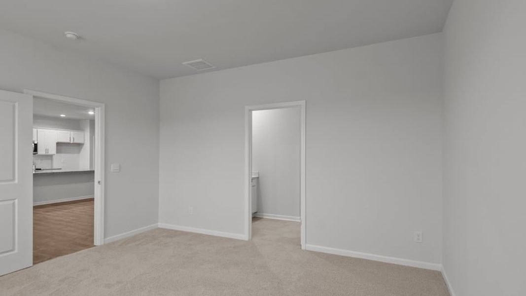 Spacious, unfurnished interior of a new home in East Ridge, Ayden (Image 23).