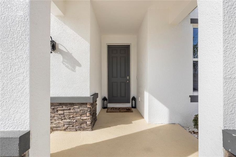 Exterior details and patio area of a home in , Wesley Chapel (Image 4).