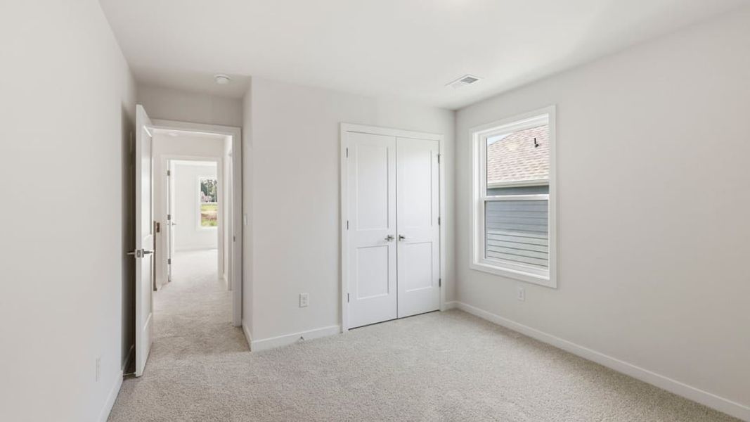 Spacious, unfurnished interior of a new home in Sycamore Cove, Woodruff (Image 29).