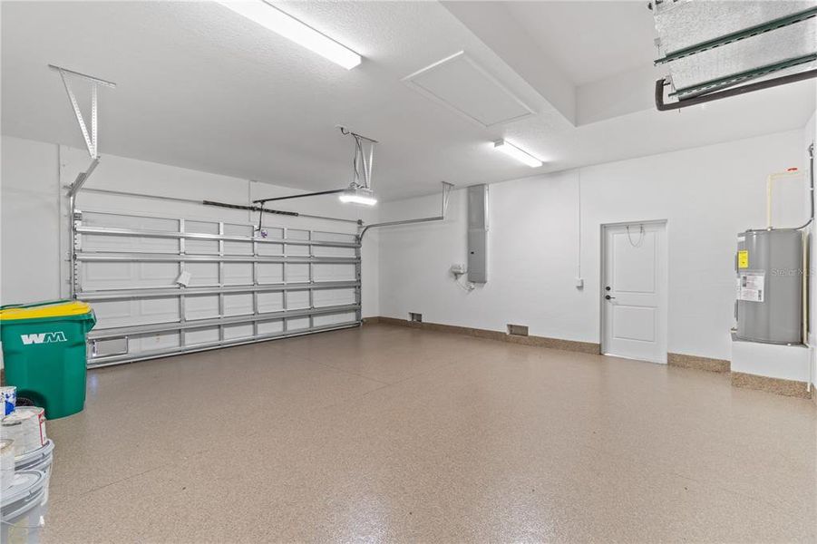 Spacious, unfurnished interior of a new home in , Rotonda West (Image 17).