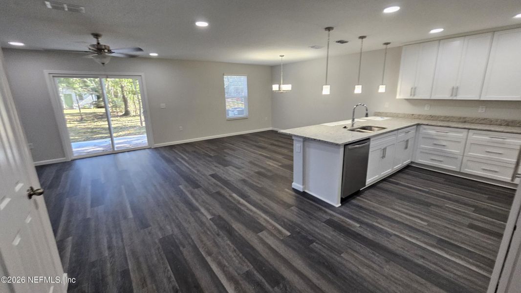 Spacious, unfurnished interior of a new home in , Jacksonville (Image 19).