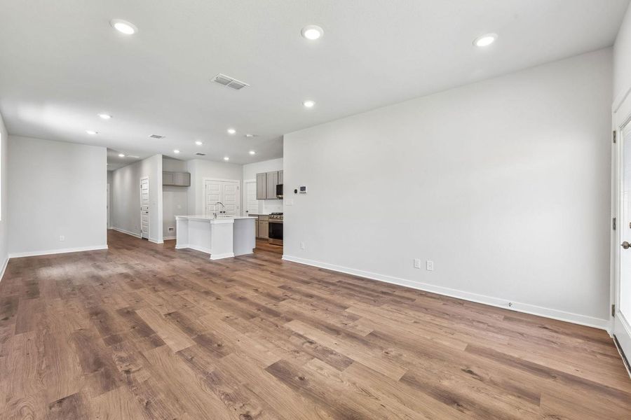 Spacious, unfurnished interior of a new home in Trinity Ranch, Elgin (Image 18).
