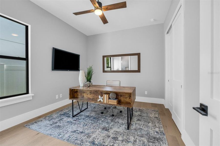 Furnished interior view inside a new home in , Orlando (Image 47).